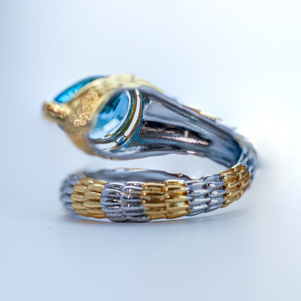 瑞士蓝托帕石蛇款戒指