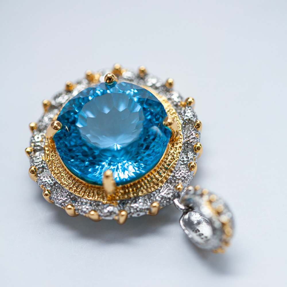 瑞士蓝托帕石吊坠