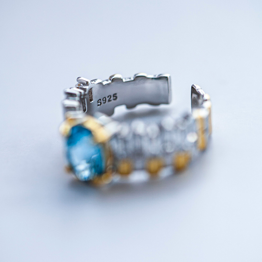 天空蓝托帕石戒指