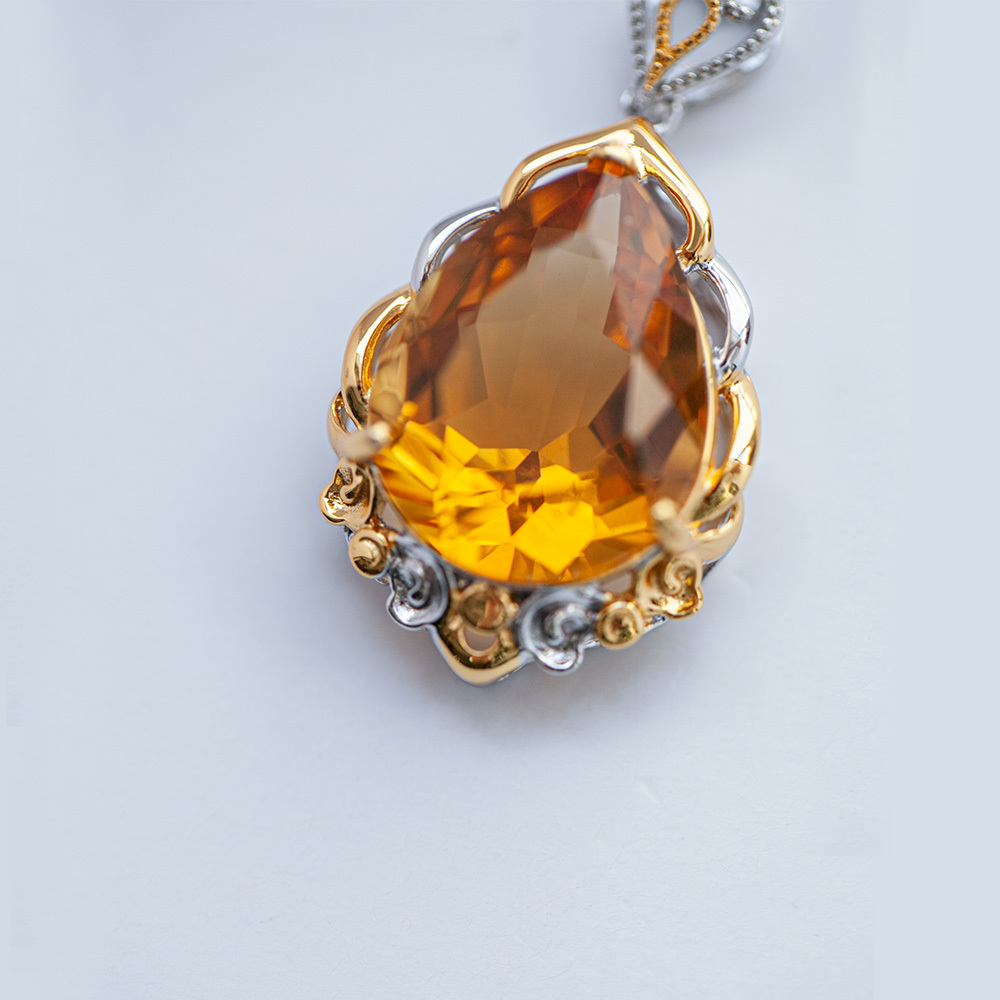 黄水晶吊坠
