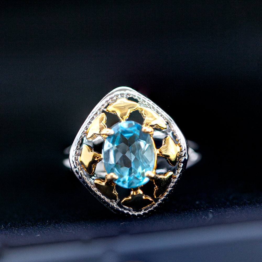 天空蓝托帕石戒指