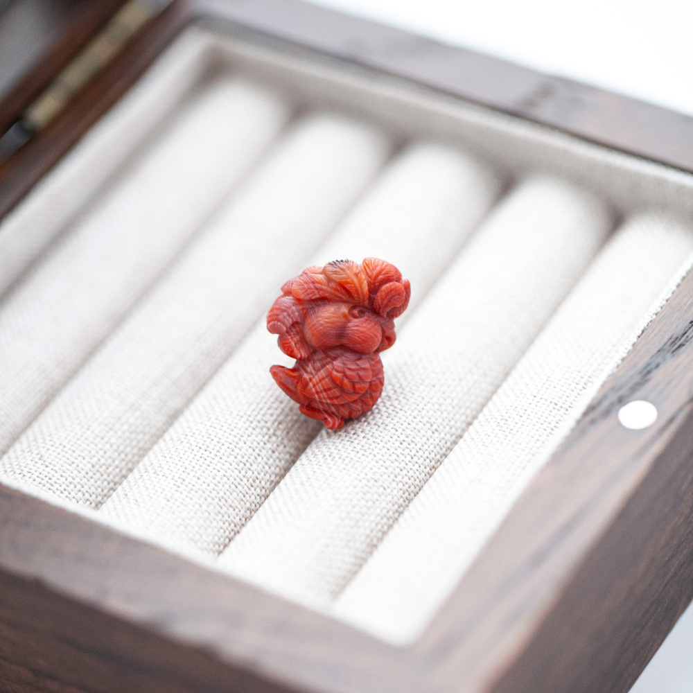 南红雕刻见我鹦鹉