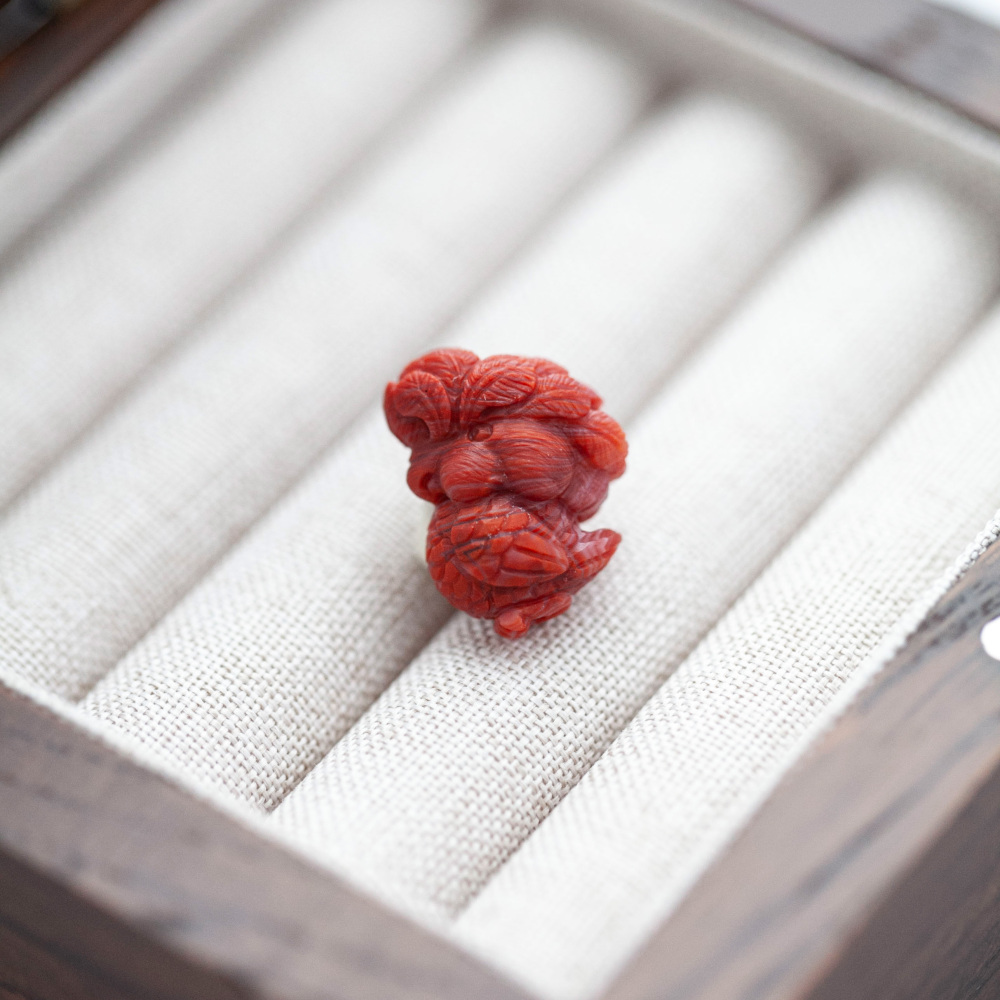 南红雕刻见我鹦鹉