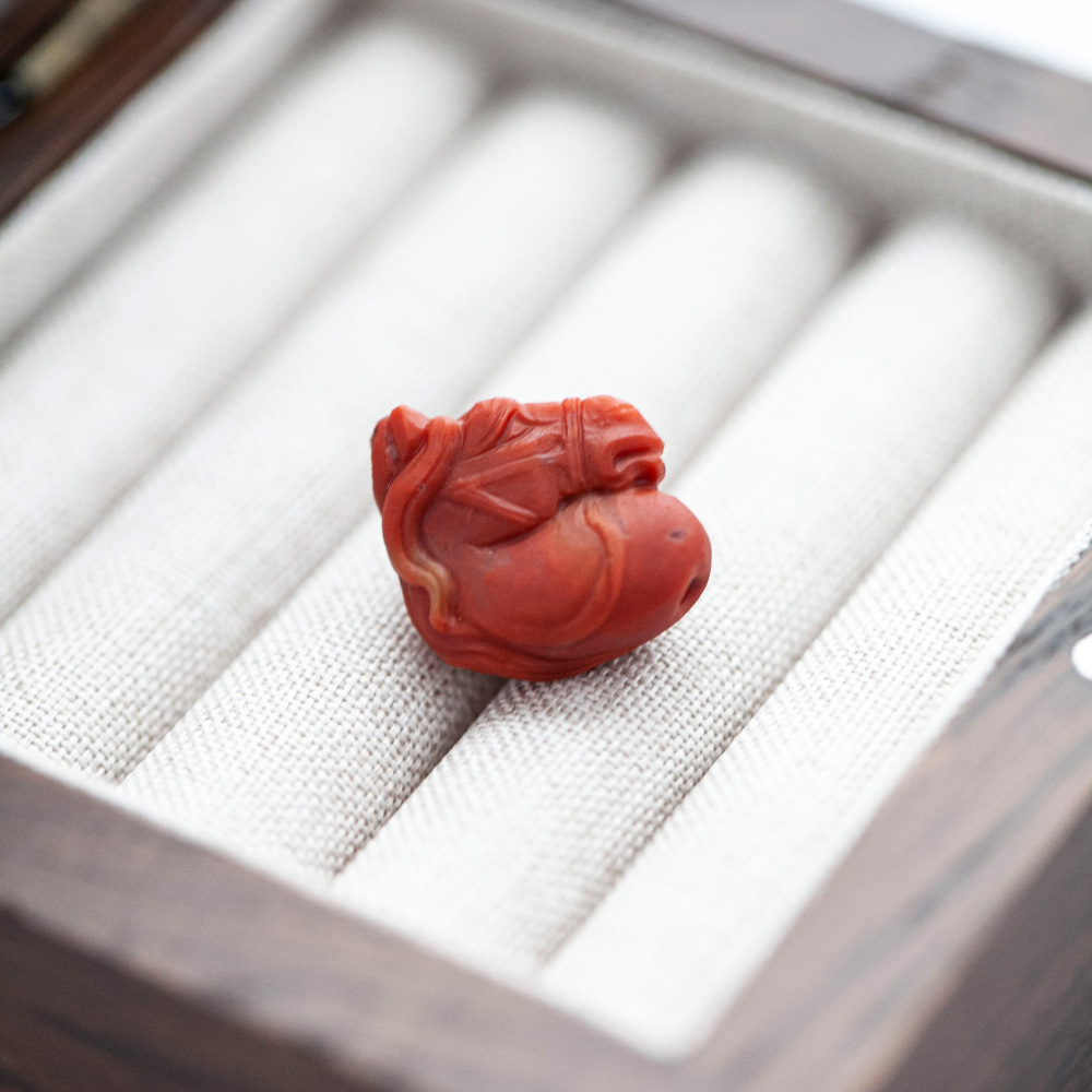 南红雕刻件马面