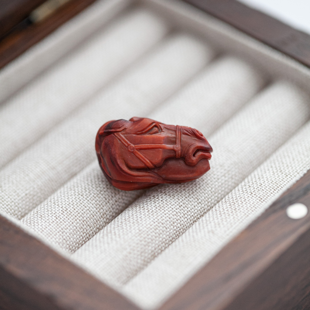 南红雕刻件骆驼