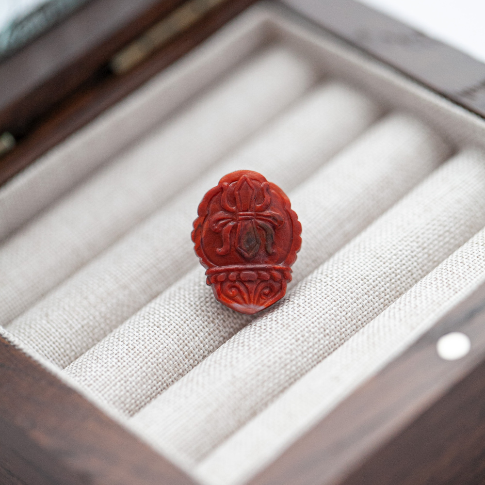 南红雕刻件佛牌