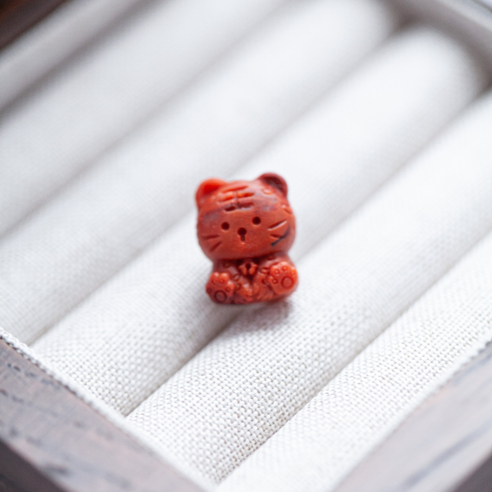 南红雕刻件小萌猫造型