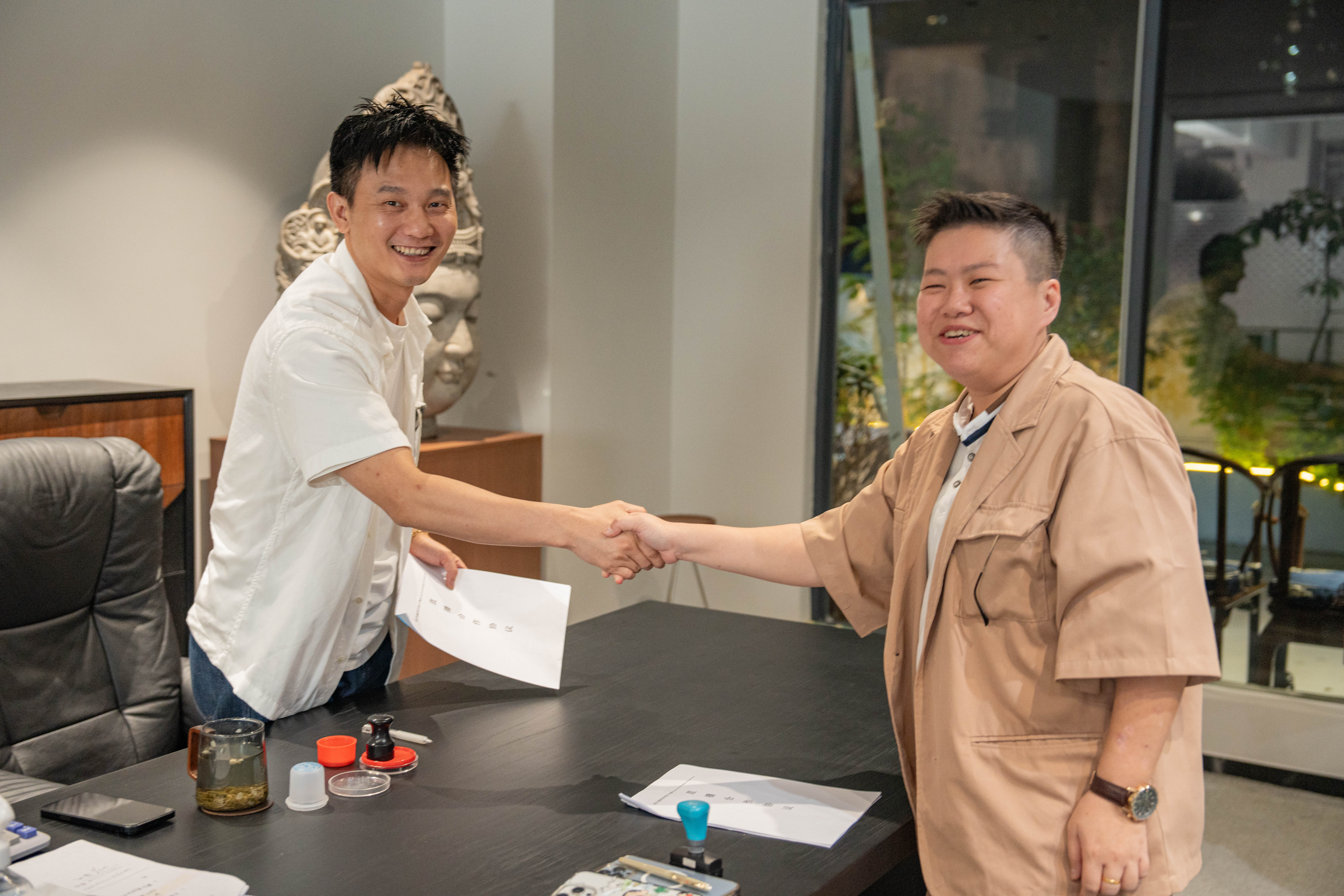 广州壹轩珠宝与王雪晶经纪公司ShiningEPro签订直播合作协议