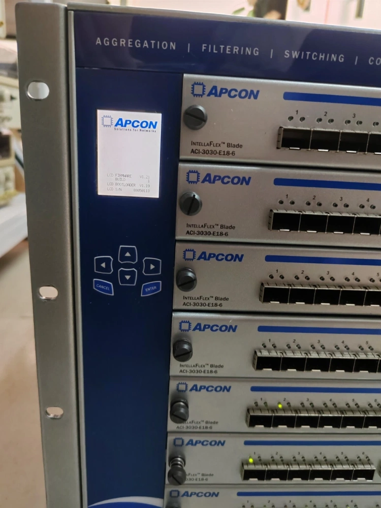 APCON INTELLA PATCH Switch ACI-3288 8x ACI-3030-E18-6 port/1GE/10GE