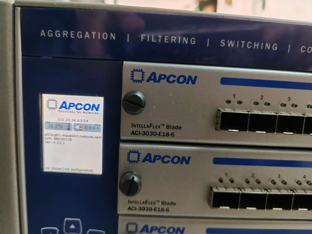 APCON INTELLA PATCH Switch ACI-3288 8x ACI-3030-E18-6 port/1GE/10GE