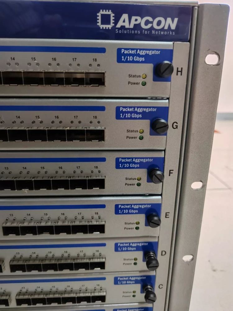 APCON INTELLA PATCH Switch ACI-3288 8x ACI-3030-E18-6 port/1GE/10GE