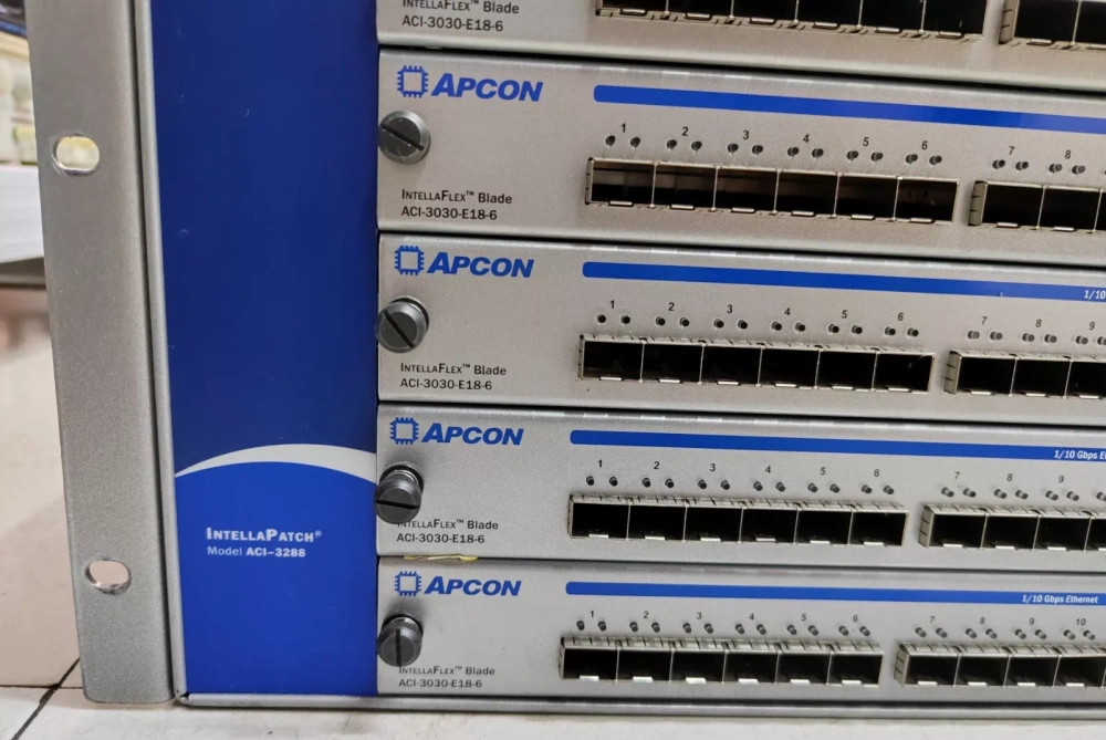 APCON INTELLA PATCH Switch ACI-3288 8x ACI-3030-E18-6 port/1GE/10GE