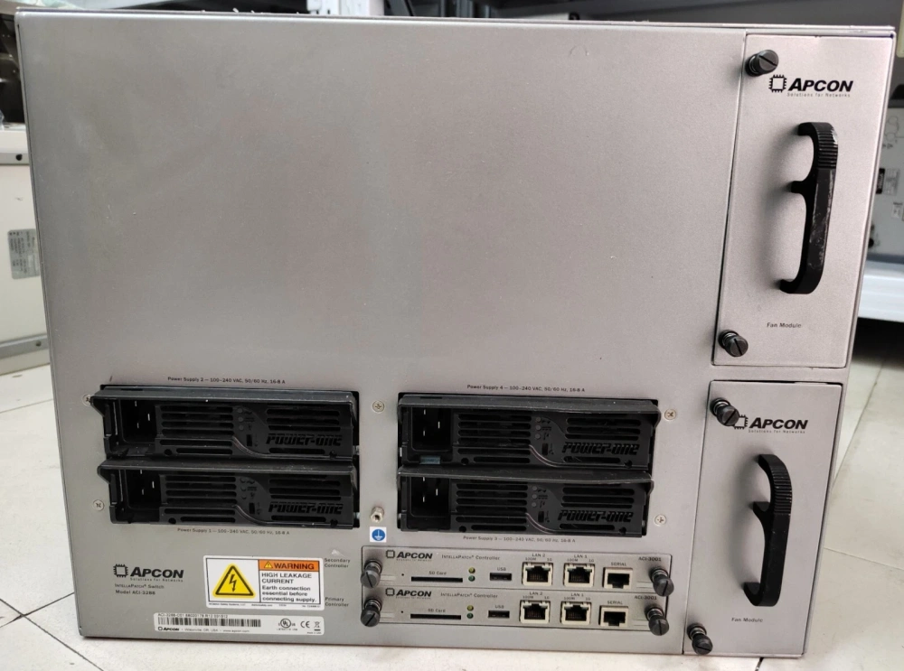 APCON INTELLA PATCH Switch ACI-3288 8x ACI-3030-E18-6 port/1GE/10GE