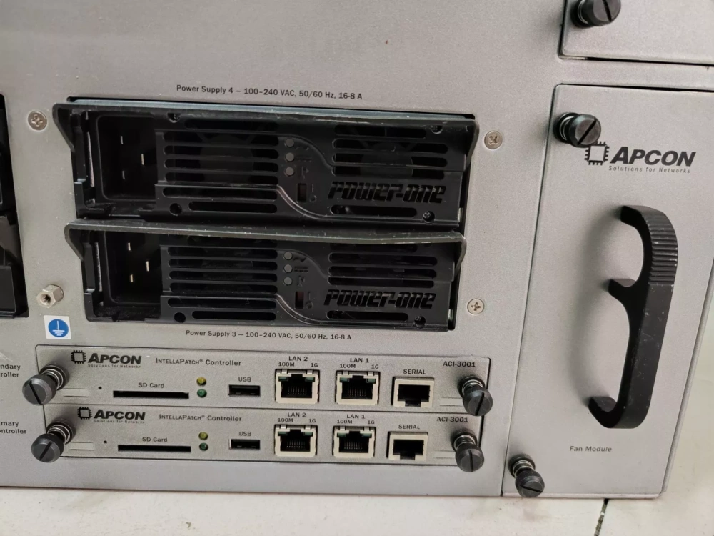 APCON INTELLA PATCH Switch ACI-3288 8x ACI-3030-E18-6 port/1GE/10GE