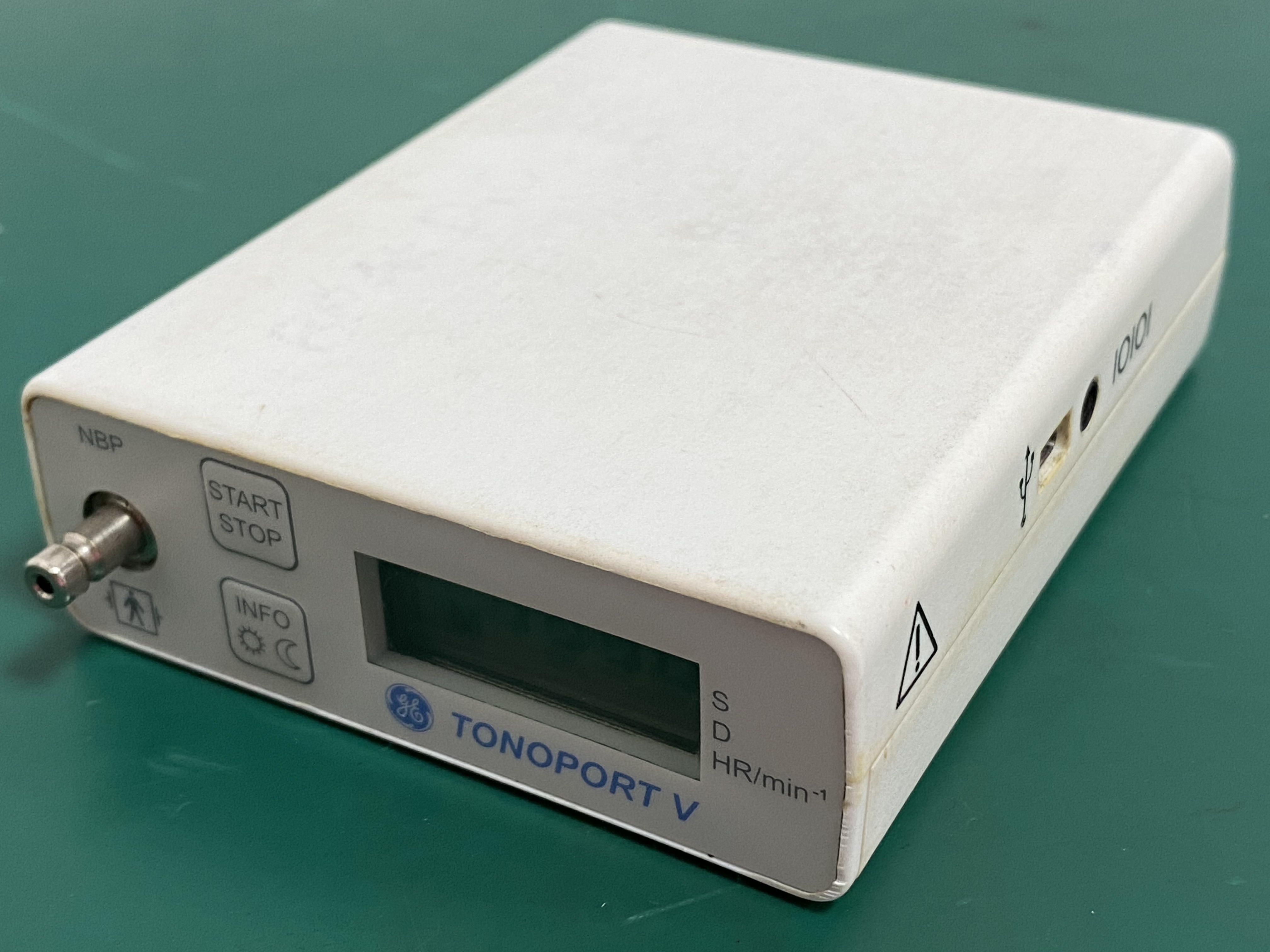 GE Tonoport V Ambulatory Blood Pressure System -29