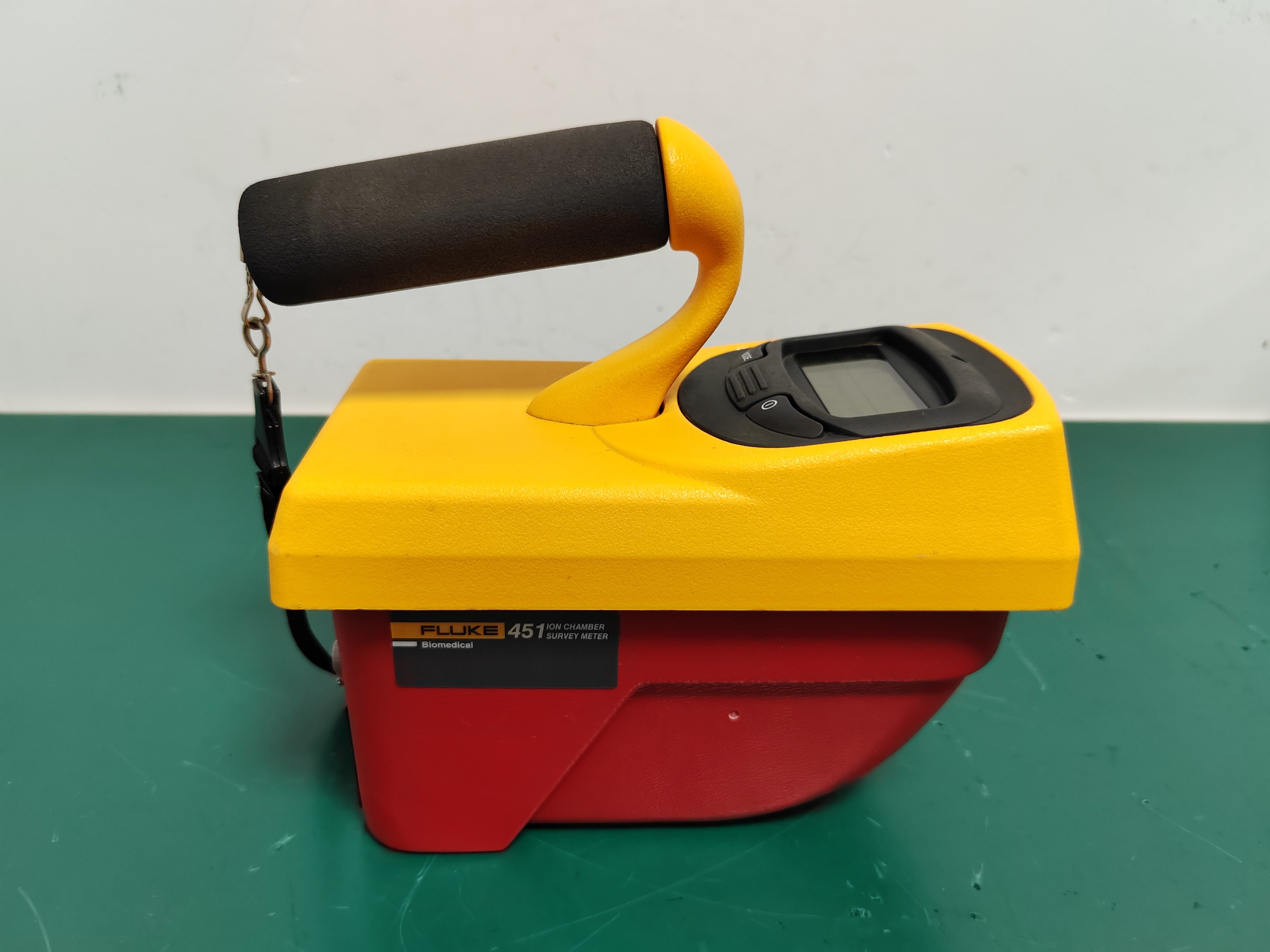 Fluke 451P-DE-SI-RYR Ion Chamber Survey Meter