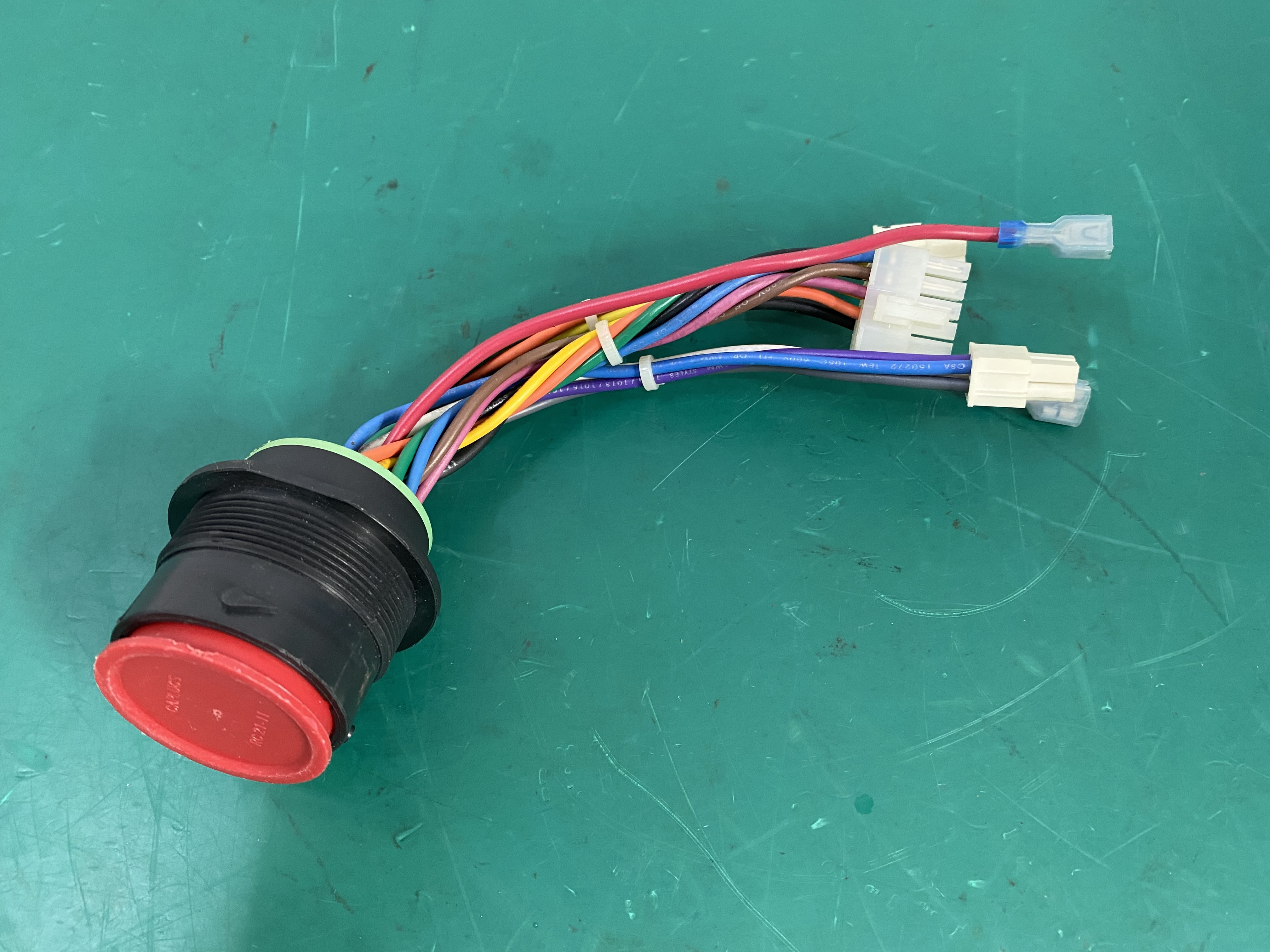 Plug 1432 DEUTSCH HDP24-24-23PN