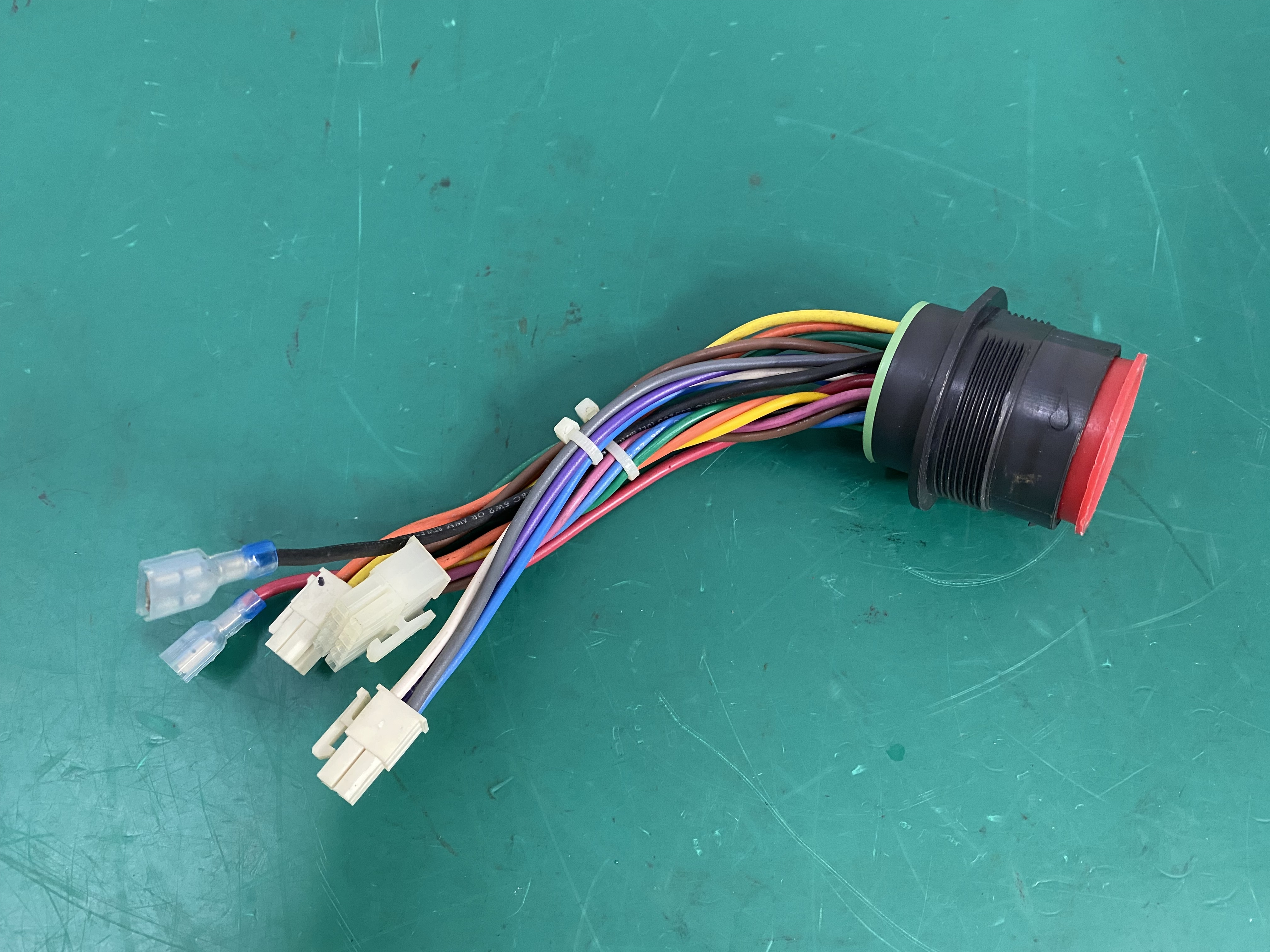 Plug 1432 DEUTSCH HDP24-24-23PN
