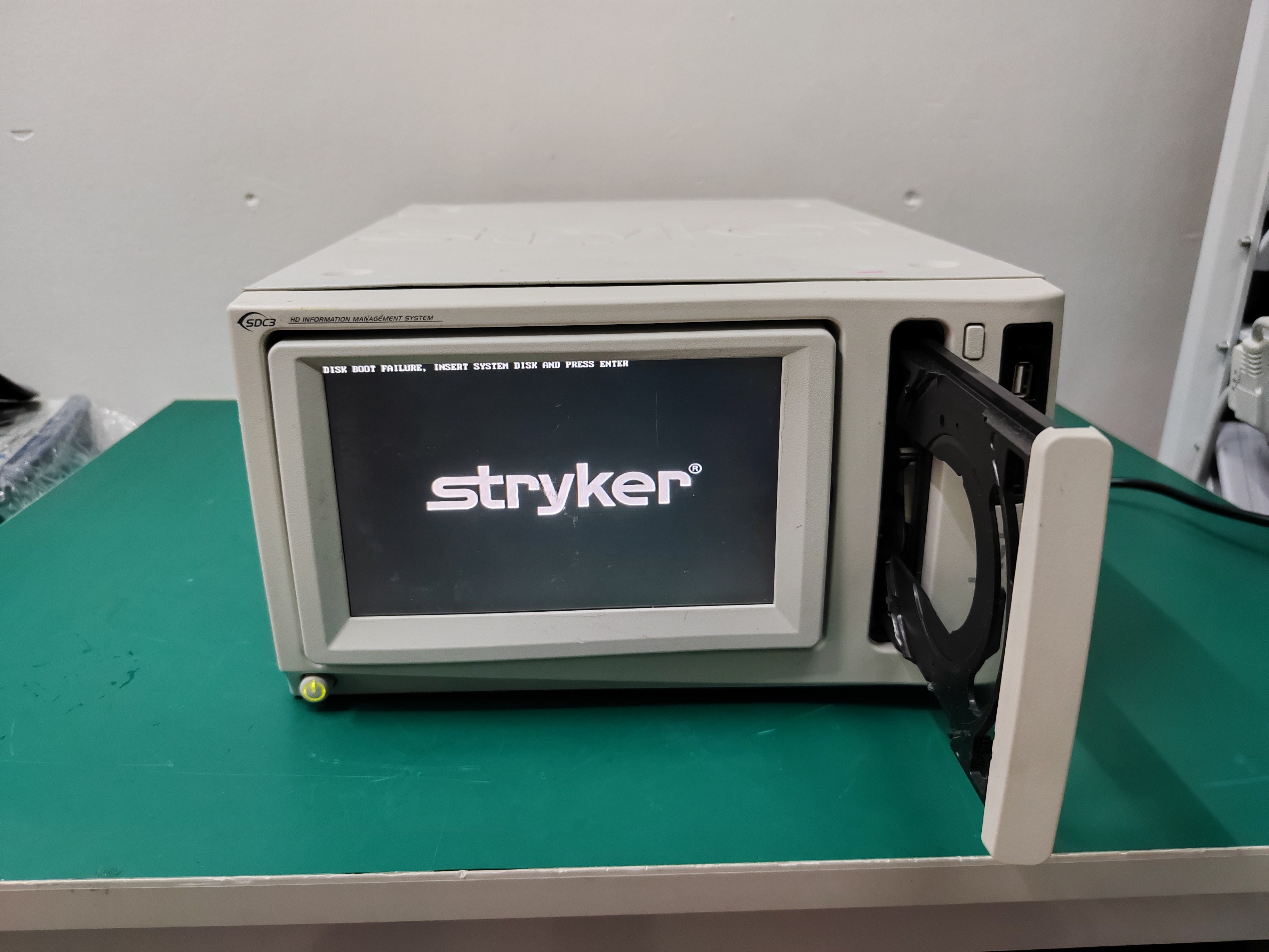 Stryker SDC3 Endoscopy Video Recorder Boot Screen