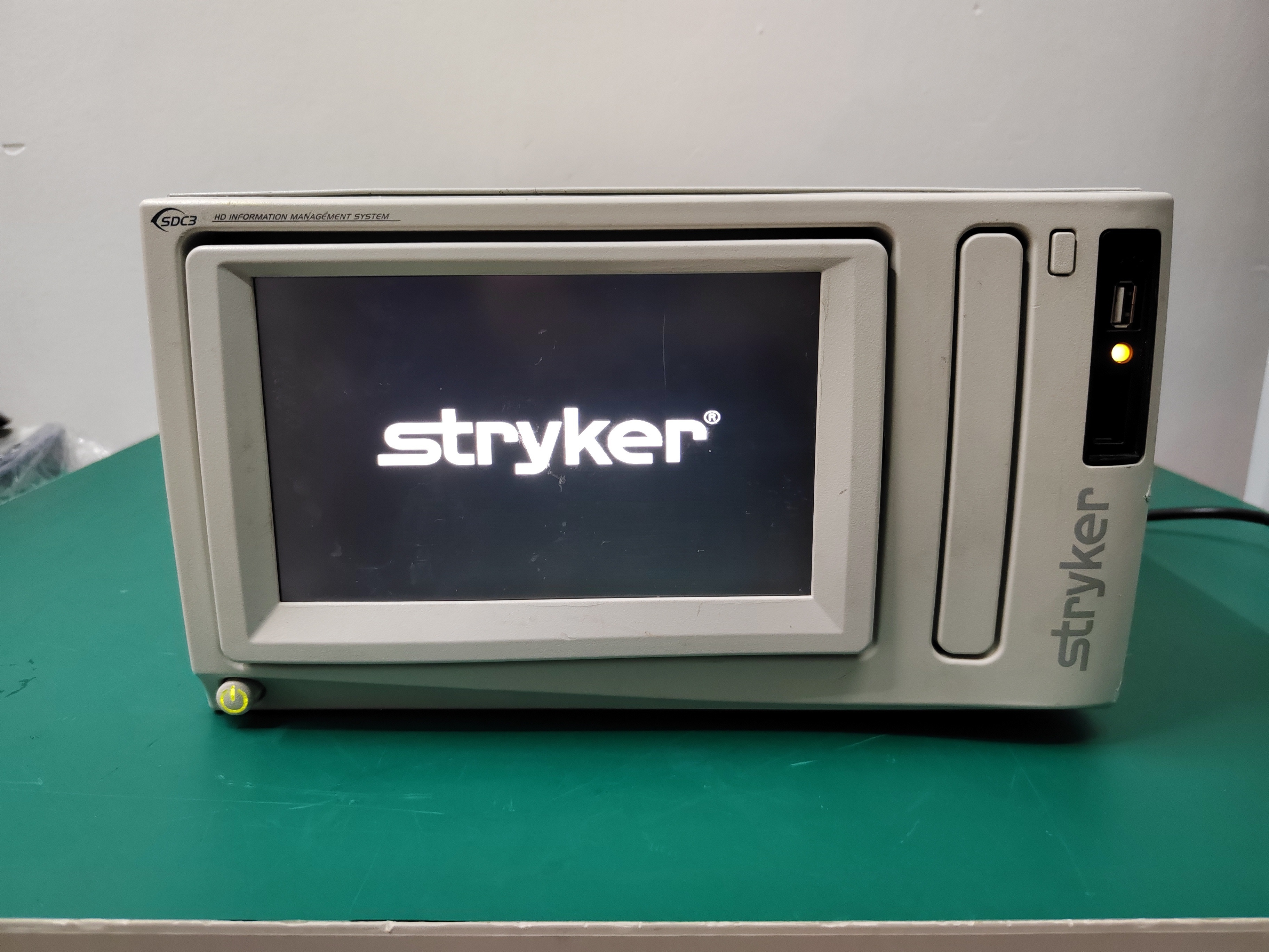 Used Stryker SDC3 HD Information Management System (REF: 0240060100) Endoscopy Video Recorder