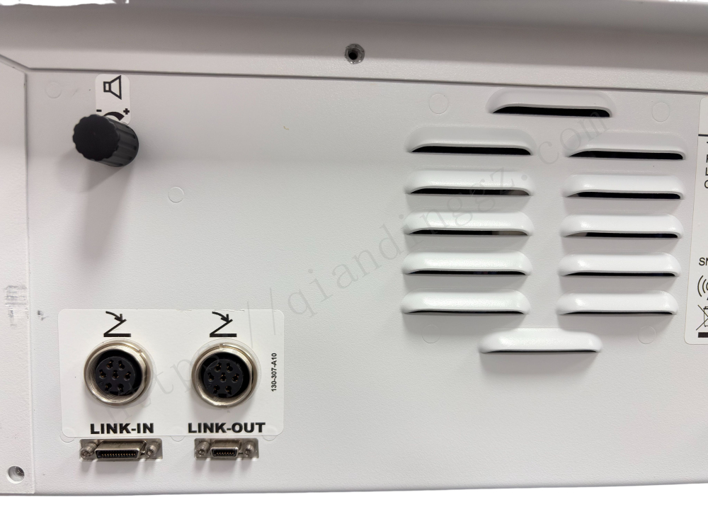 Close up of Link-In and Link-Out ports and volume knob on Olympus ESG-400 rear