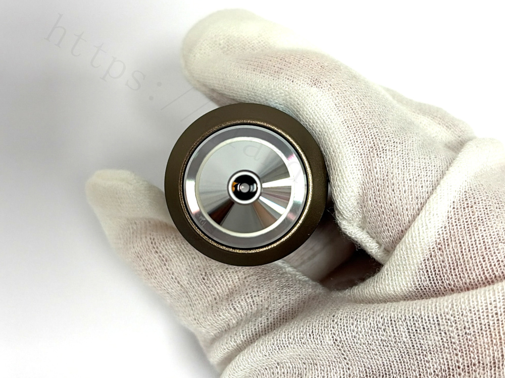 Nikon Plan 50x Oil objective, close-up of the front optical lens tip