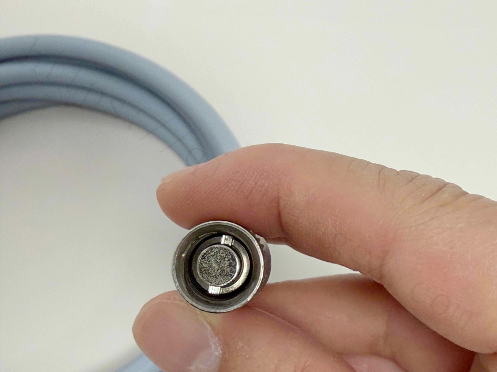 Alt: End view of the optical fiber bundle on Karl Storz 495 NCS light cable