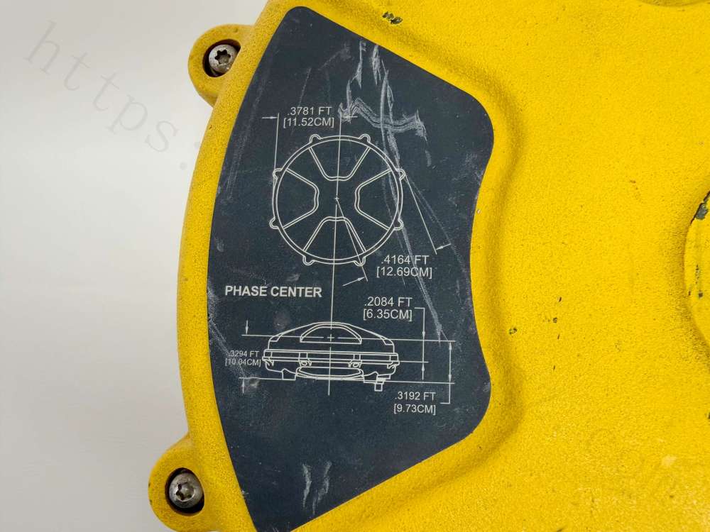 Alt: Phase center measurement diagram on the bottom of Trimble Zephyr antenna