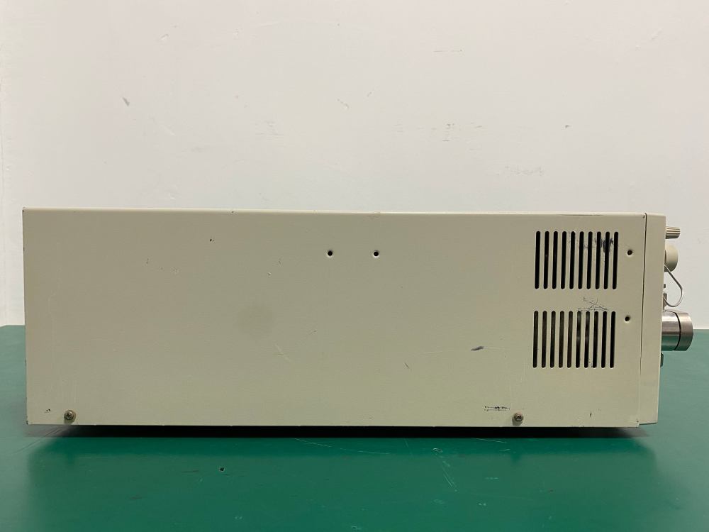 Right side profile view with cooling vents of used Tosoh DP-8020 analytical pump