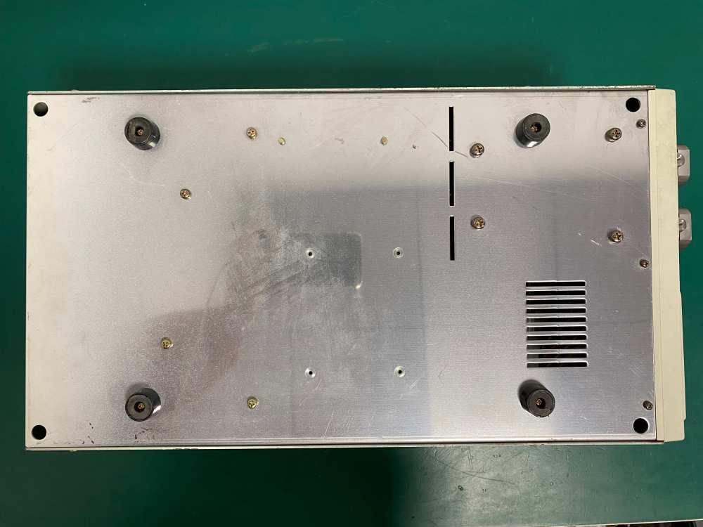 Bottom view of the metallic chassis and rubber feet of a Tosoh DP-8020 chromatography pump