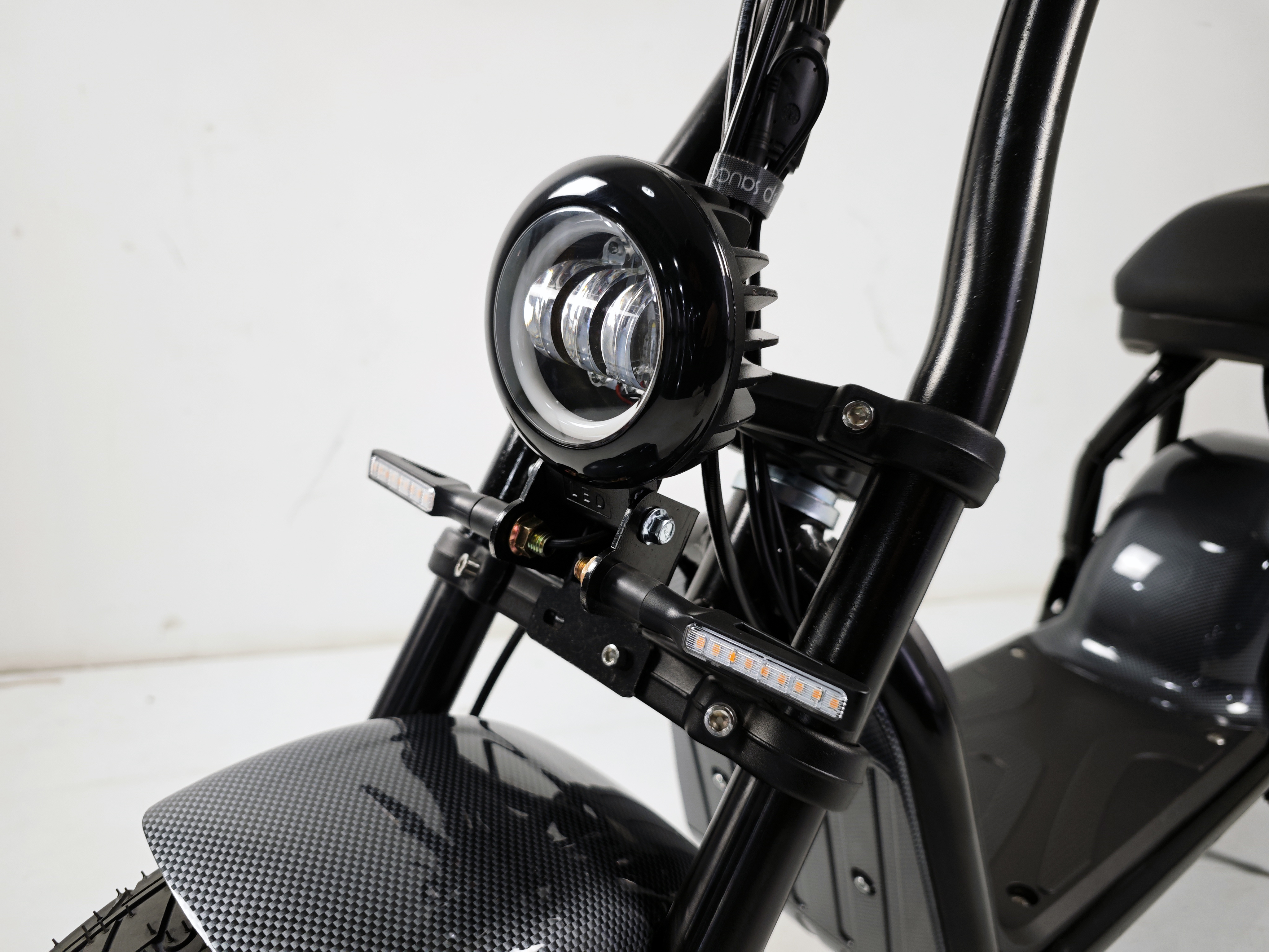 2025 Hot Selling Mini Citycoco Scooter Electrique 1000W Powerful Adult Electric Bike With Seat Cheap Urban E Scooter