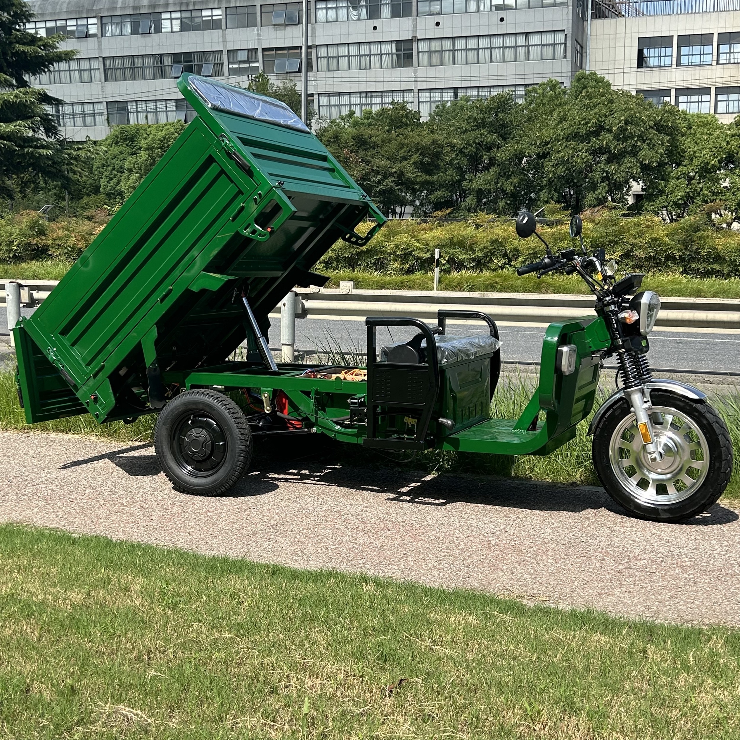 Romania Warehouse DDP 2000w Electric Dump Cargo Tricycle EEC COC Three Wheels Trike for Box with 1.5*1M