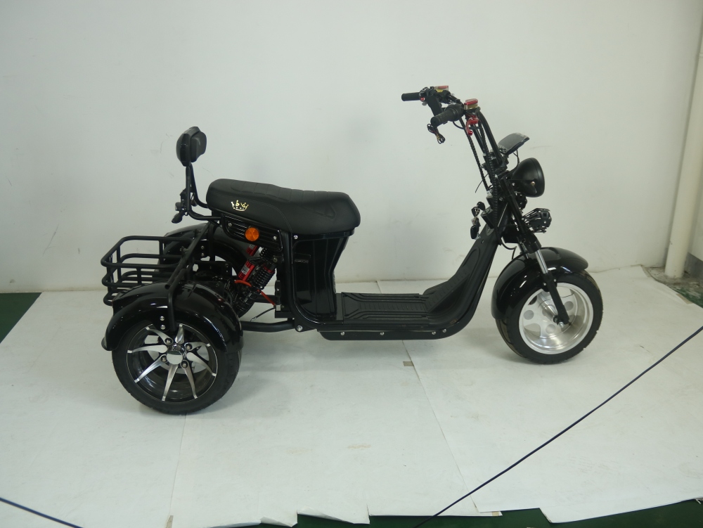 New Model Three Wheel Bike E-Chopper 2000w Powerful Electric Scooter Golf Course Use Citycoco 10inch Tire Dual Battery Power Advanced Trunk