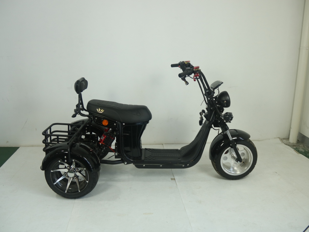 New Model Three Wheel Bike E-Chopper 2000w Powerful Electric Scooter Golf Course Use Citycoco 10inch Tire Dual Battery Power Advanced Trunk