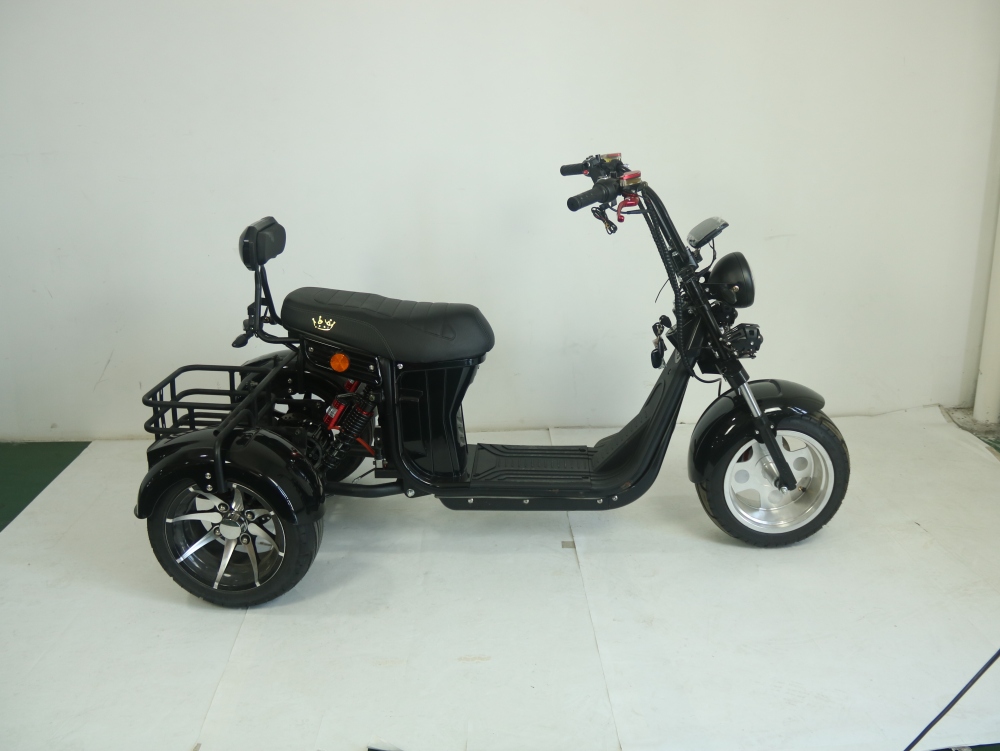 New Model Three Wheel Bike E-Chopper 2000w Powerful Electric Scooter Golf Course Use Citycoco 10inch Tire Dual Battery Power Advanced Trunk