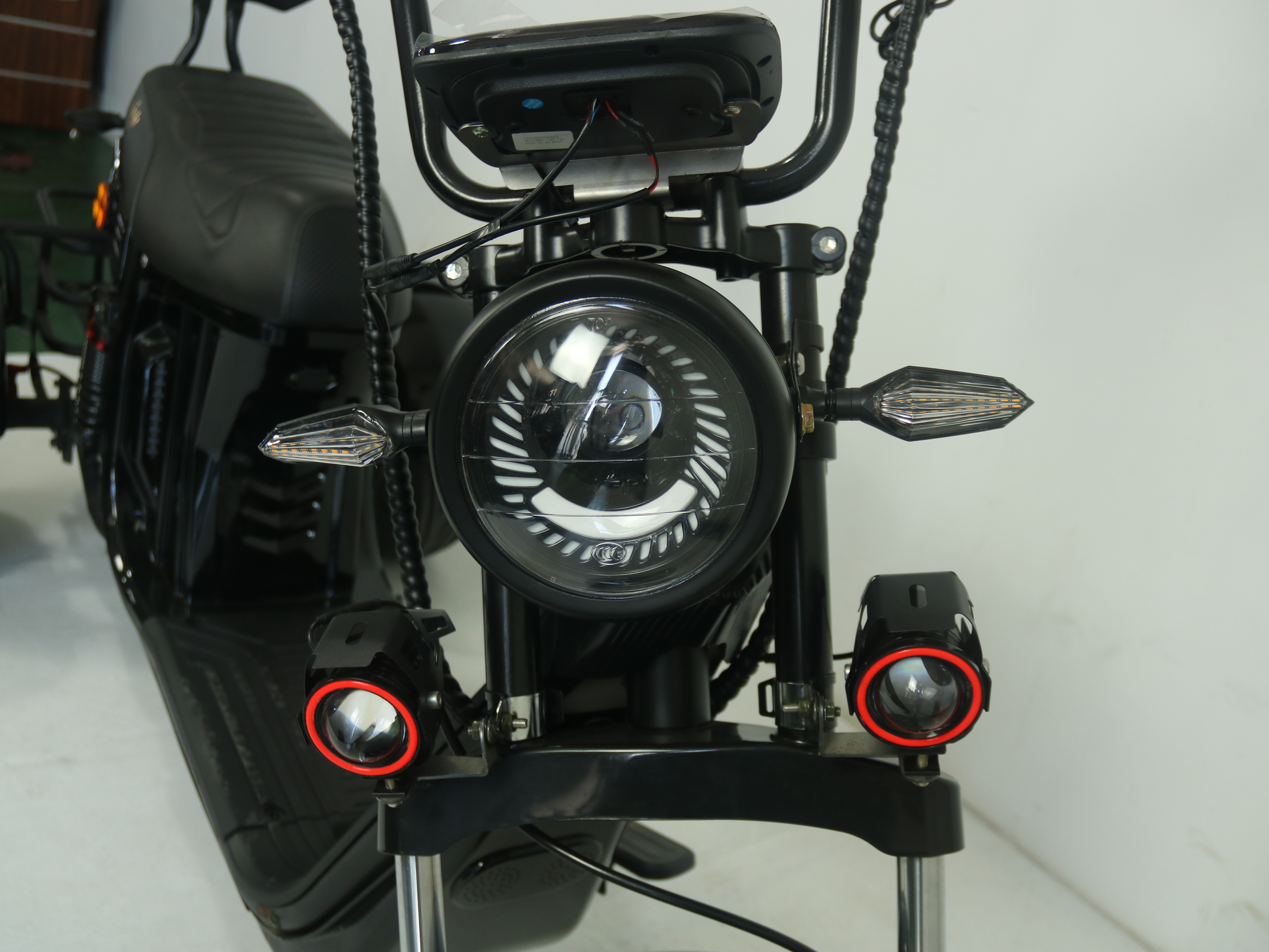 New Model Three Wheel Bike E-Chopper 2000w Powerful Electric Scooter Golf Course Use Citycoco 10inch Tire Dual Battery Power Advanced Trunk