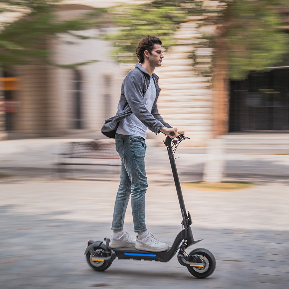 EU Warehouse Direct Sale 800W 1200W E-scooter High Quality Adult Foldable Europe Stock Dropshipping Electric Roller Scooter