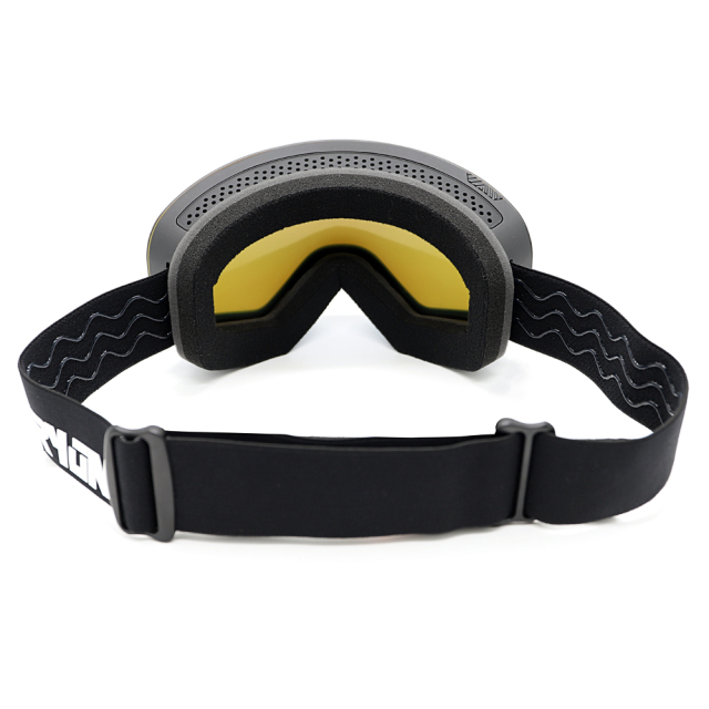 Snowboarding goggles