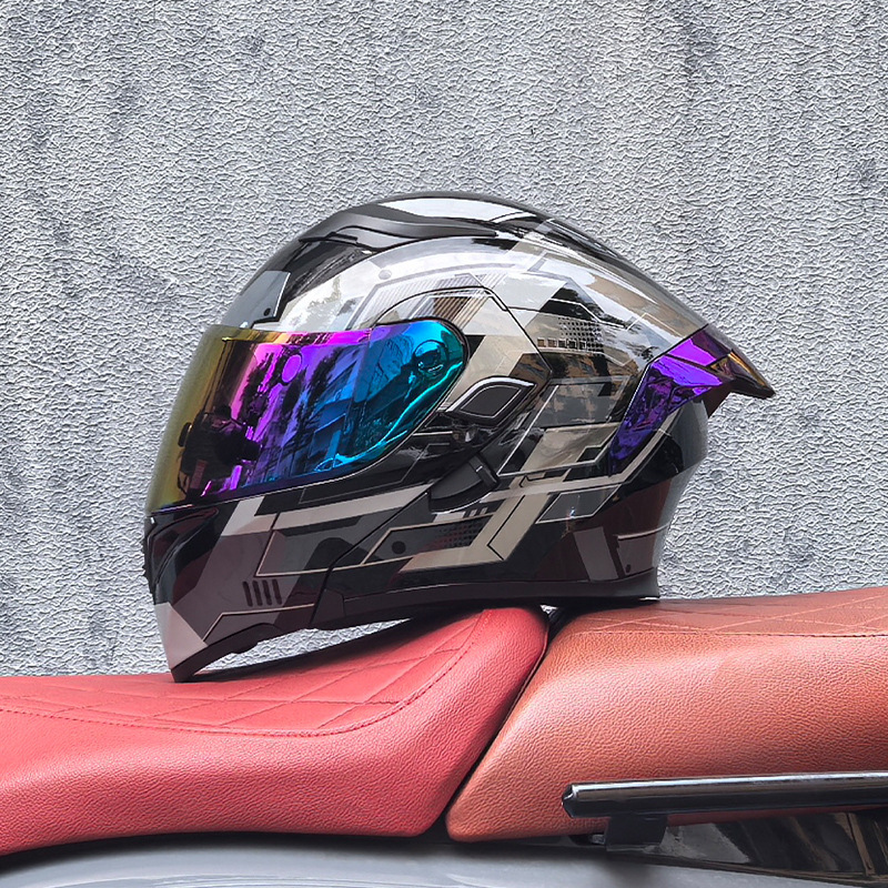 DOT helmet with shinning glass and tail wing