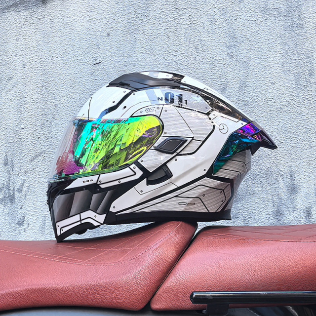 DOT helmet with shinning glass and tail wing