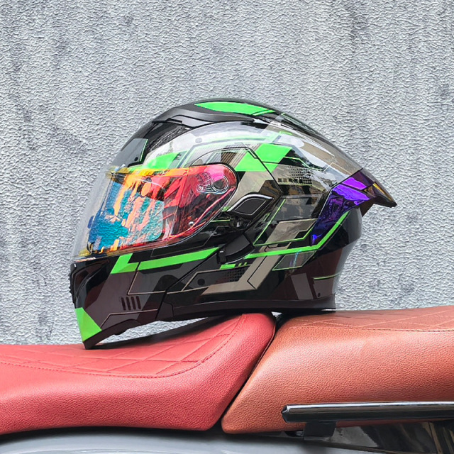 DOT helmet with shinning glass and tail wing