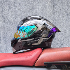DOT helmet with shinning glass and tail wing