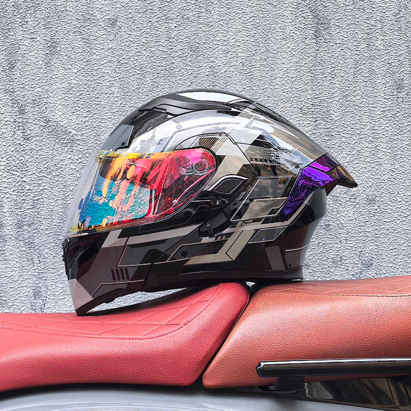 DOT helmet with shinning glass and tail wing