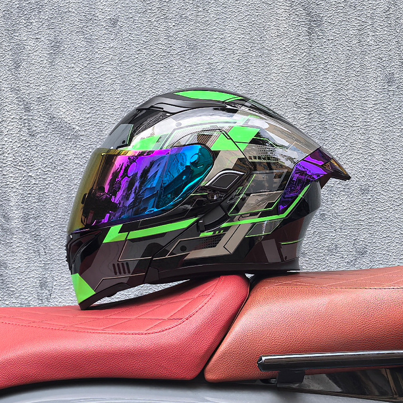 DOT helmet with shinning glass and tail wing