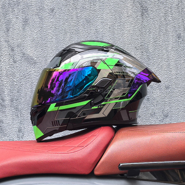 DOT helmet with shinning glass and tail wing
