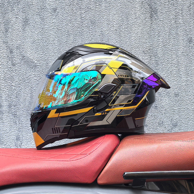 DOT helmet with shinning glass and tail wing