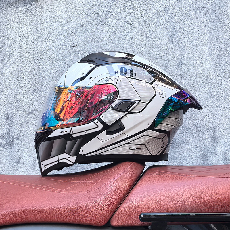 DOT helmet with shinning glass and tail wing
