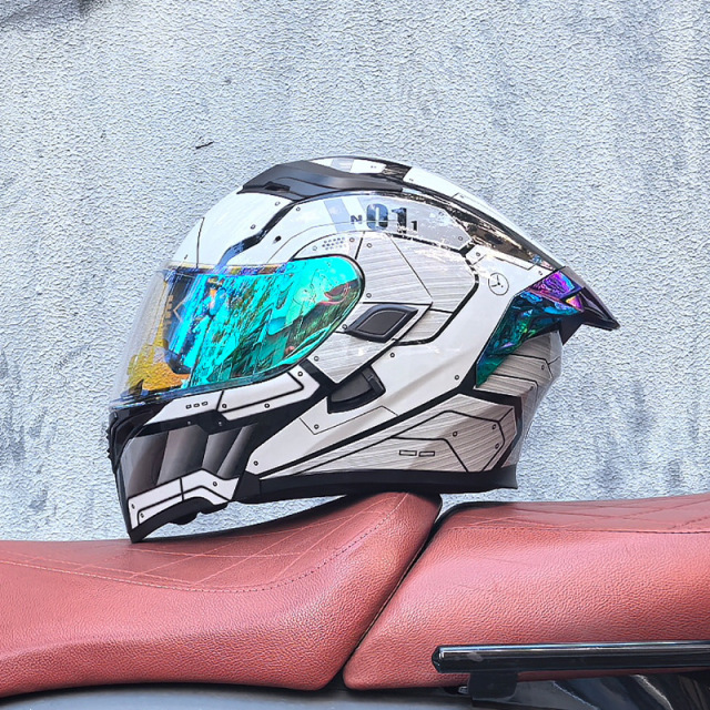 DOT helmet with shinning glass and tail wing