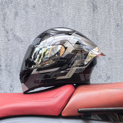 DOT helmet with shinning glass and tail wing