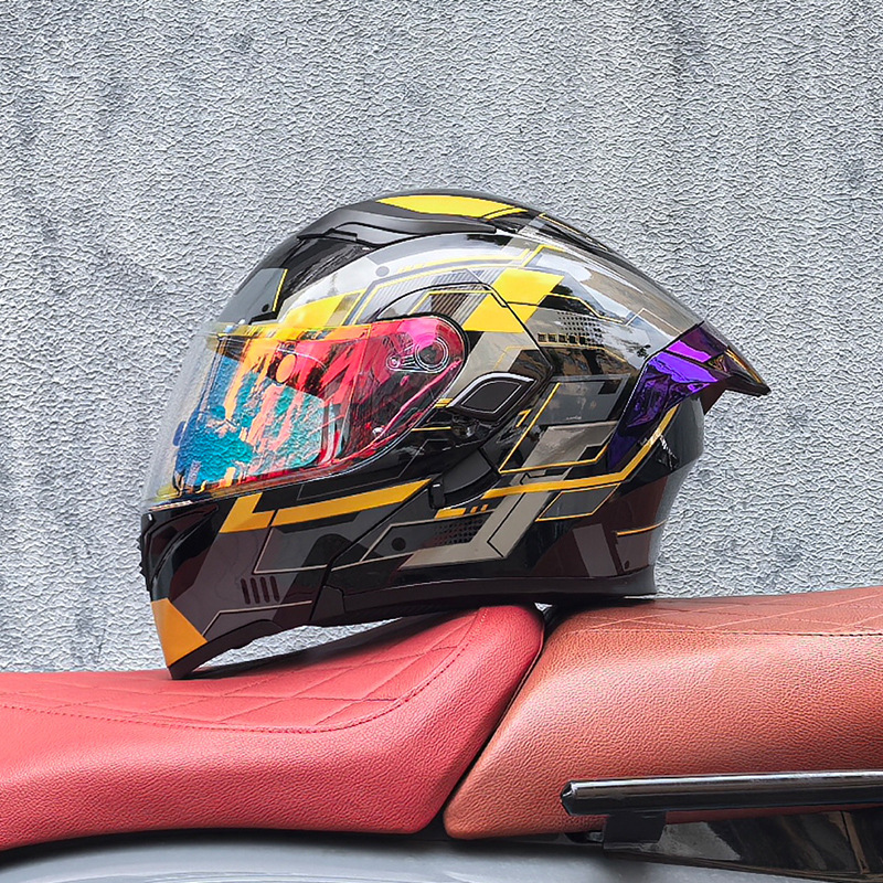 DOT helmet with shinning glass and tail wing